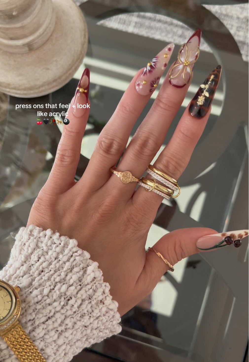 I got so many compliments on these nails🥰I’m obsessing! I got size small @NailVesta #nailvesta #pressonnails #handmadenails #nailtok #nailsathome #nailinspo 