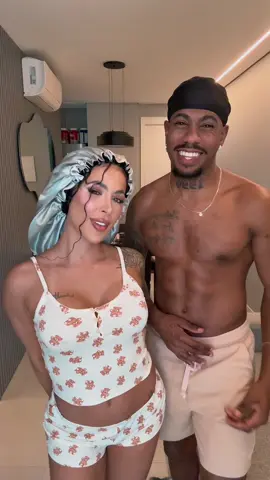 Segurar mais essa ideia de transição para os casais hahaha @ogeallves  . . . #transicao #casal #look #festa 