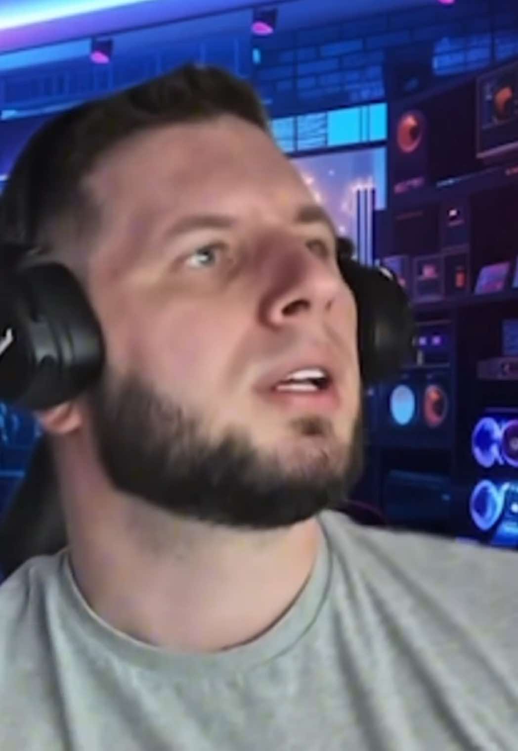 MASOWAĆ TO SIĘ MOŻNA W SPA! #rafonix#shoty#beka#dlaciebie#kickshoty  KICK.COM/RFNX