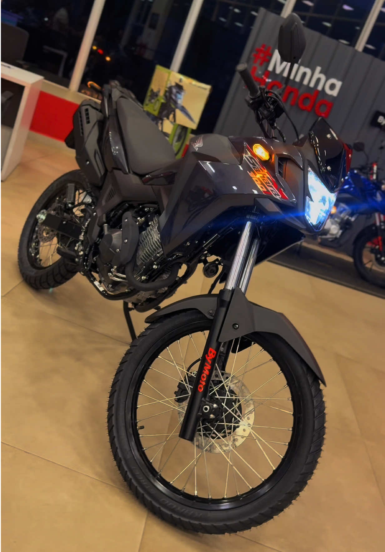 Sahara STD 2026!! Que moto amigos, que moto!! 🙅🏻‍♂️😮‍💨🤩 #sahara300 #sahara2026 #novasahara #lancamento #honda 