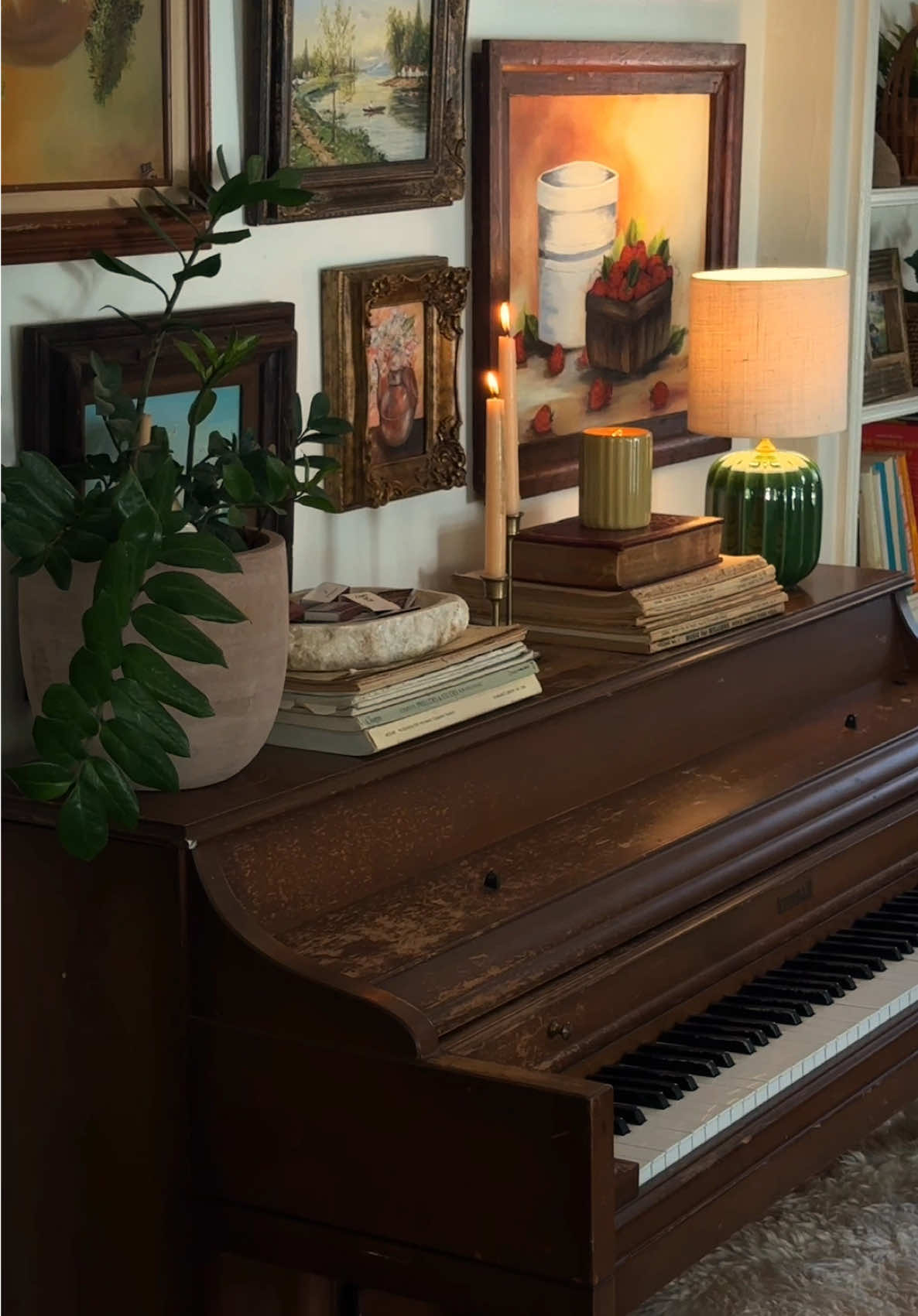 let there be light! cutest little green lamp + candles from @Sézane 🕯️ love how they instantly cozy up the piano wall ✨ #sezane #sezanelovers #cozyaesthetic #cozydecor #cottagecore   