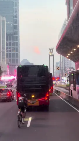 “ AKU BISA MENGUNJUNGI 6 KOTA BERBEDA DALAM 1 BULAN, NAMUN TIDAK DENGAN KOTA SENDIRI ”