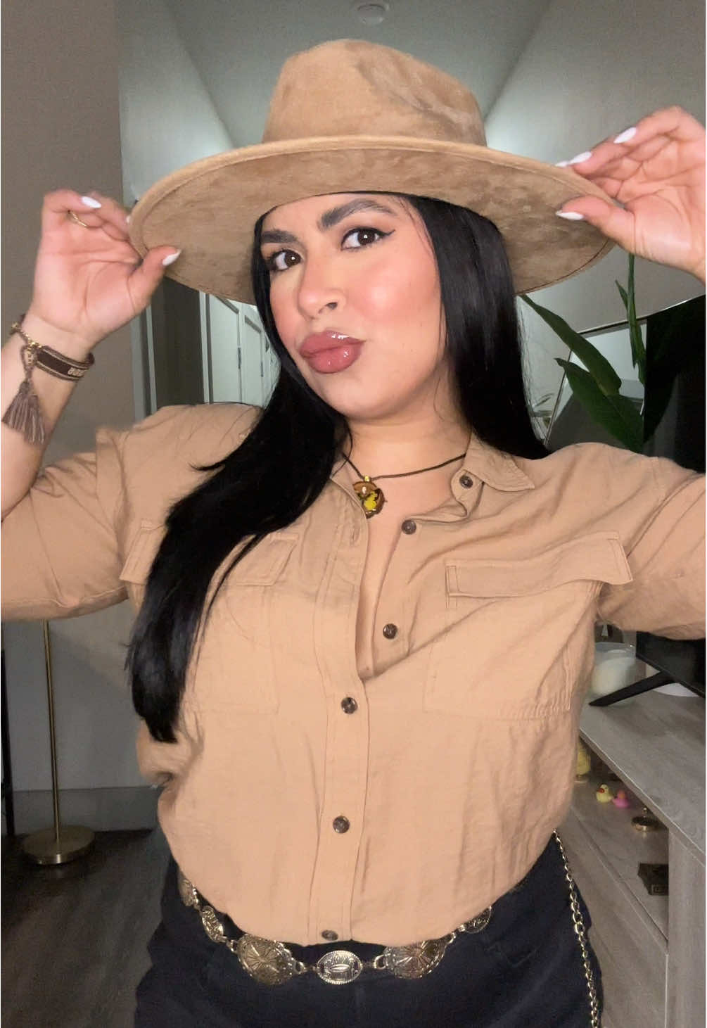 Forth Worth Night Out Fit Check! @Amazon @IUGA Yoga Official @Kylie Cosmetics @AB.LINO @Banana Republic #cowgirl #outfitinspo 