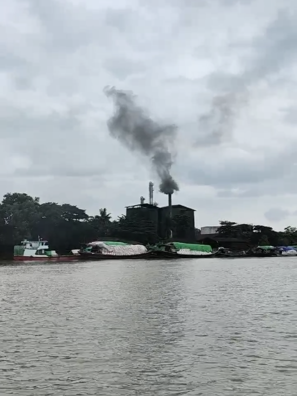 Air Pollution and Yangon's Future Air quality in Yangon is becoming a critical challenge. The smoke emitted from factories has a direct impact on the environment and health. As seen in this video, such plumes of smoke contribute to air pollution, which can lead to long-term health problems, particularly respiratory illnesses. Controlling industrial emissions is crucial to maintaining clean air in the city. It is a collective effort that requires the collaboration of the government, industries, and the public to protect the environment for future generations. Share your thoughts on this issue in the comments below. #Yangon #AirPollution #Environment 