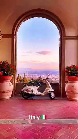 ✨ Florence, Italy 🇮🇹 – cradle of the Renaissance! From the majestic Duomo to the romantic Ponte Vecchio, and masterpieces by Michelangelo and Botticelli… a journey through art and history in the heart of Tuscany 🌅🎨 #florence #florenceitaly #tuscany #italy #italia 