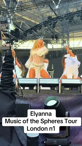 The outfit reminds me of a white swan 🦢🤍 #elyanna #musicofthespheresworldtour #london #fyp #targetaudience @elyanna cc: my_goldmine