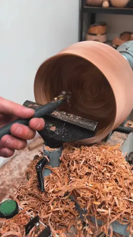 Woodturning with the woodcut hollowing tool, a beautiful piece of Ash!  From @AxminsterTools  #woodturning #instagood #reels #wood #satisfying #woodworking #viral #carpentry