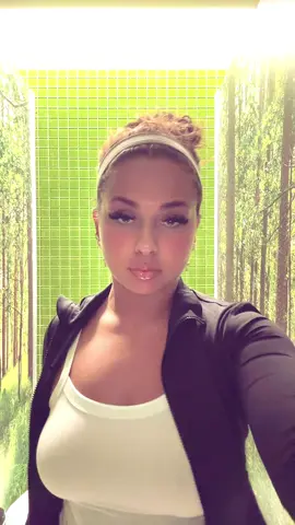 headband: @lululemon tank: @alo sweats:@Jaded London 