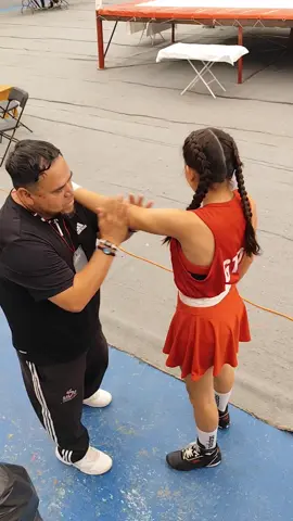 listas para sus peleas !!!!!  calienten motores