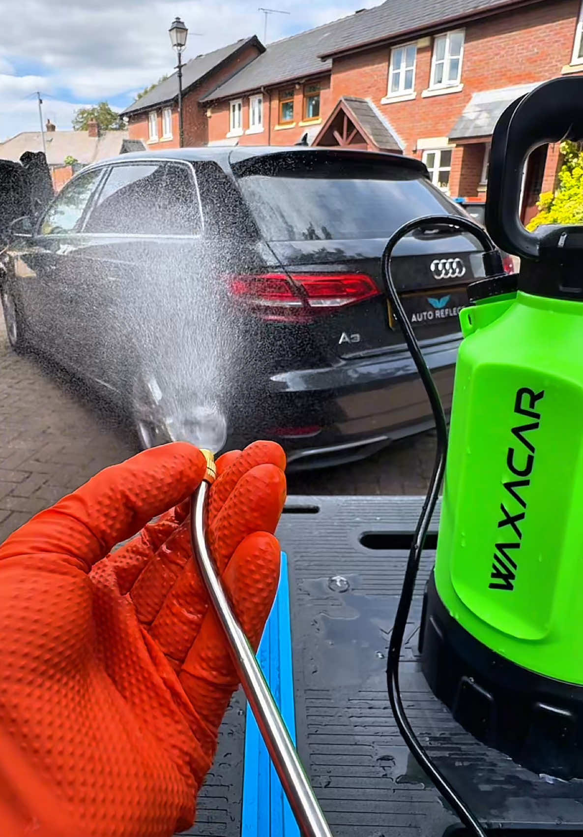 Hand-pumping is finished. This cordless 5L electric sprayer just replaced it forever 🙌 #electricsprayer #pumpsprayer #carcleaning #detailing #tiktokmademebuyit 
