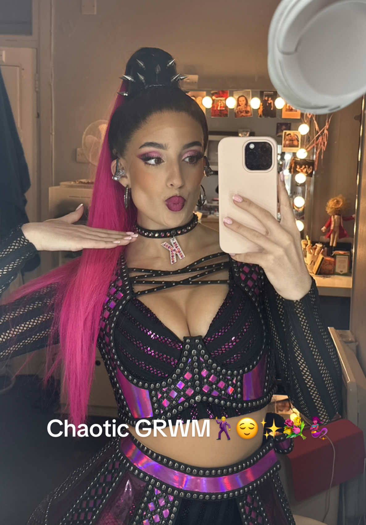 a very long & chaotic Howard makeup GRWM please enjoy x #sixthemusical 