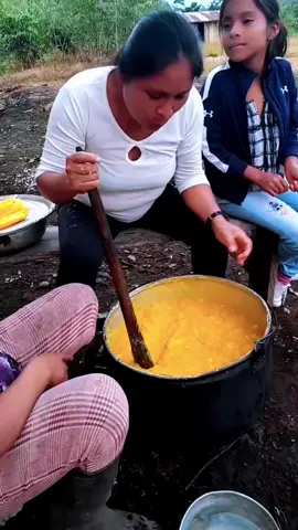 aqui é tudo na mais rígida egiene ..#gororobaindiana #india #culinaria #viral 
