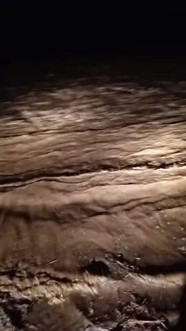 هذي سيول وادي قرضه ليله أللهم لك الحمد والشكر على نعمة الأمطار 