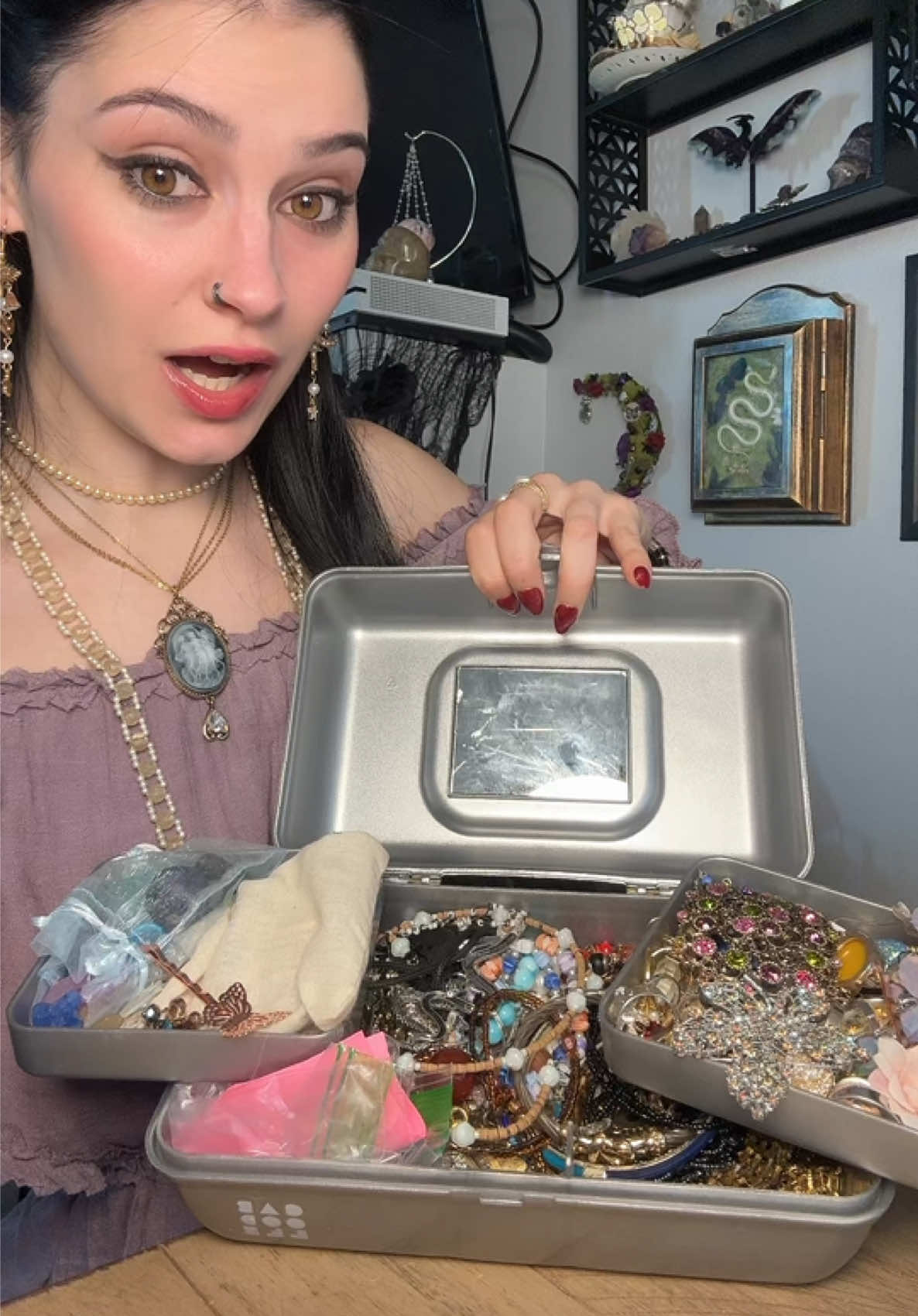 I LOVE JEWELRY!! So many great pieces in here!!! Pt 1 🖤