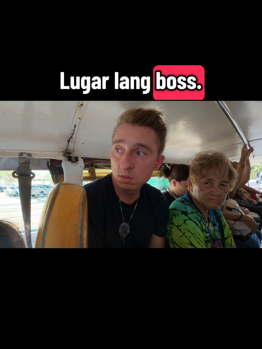 Getting off the Jeepney isn't easy 🤣🇵🇭 #philippines #cebu #fyppppppppppppppppppppppp #philippines🇵🇭tiktok #Vlog 