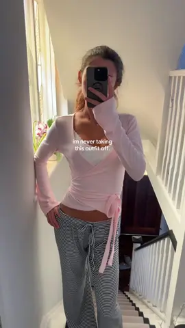 i feel so clean and girly #fyp #cleangirlaesthetic #balletdancer #pilates #gymgirl 