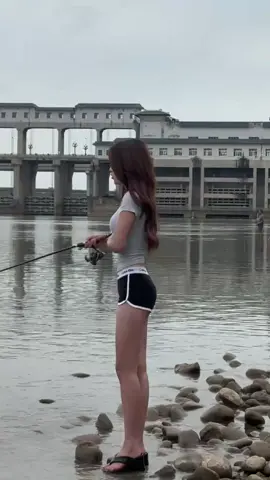走，一起打路亚去 #fyp #lurefishing #chinesewomen #fishing #china 