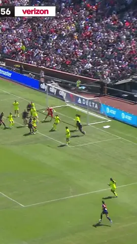 Kelli Hubly rises up off the corner and finds the back of the net for Bay FC! #NWSL 