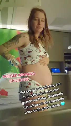 TRIGGER WARNING: Childloss. Vrijdag en Zaterdag.. 22 en 23 Augustus..  Donderdag avond opgenomen met bloedverlies en weeën.. Vrijdag om 21:21 is 1 van onze overleden drieling geboren, onze lieve Jaxon.  Na een nacht en ochtend vol pijn, verdriet, weeën, onzekerheid, angst en een hele zware bevalling is ook onze kleine vechter Darius geboren, en overleden Zaterdag om 12:50.. Je hebt zo goed gevochten kleine grote man.. Om 13:01 is uiteindelijk ook ons laatste overleden humpje, Xaden, geboren.. Hij is geboren samen met de de placenta en hij zat nog in zijn vruchtzak.. heel speciaal, heel moeilijk, heel zwaar.. Daarna nog uren vol onzekerheid, wel of geen operatie kamer? verlies ik teveel bloed? de placenta's nog niet geheel geboren? Onderzoek naar onderzoek.. Steeds meer pijn, angst en verdriet. Uiteindelijk hoefte ik gelukkig niet naar de OK.. Darius, lieve kleine Darius.. Nu is het tijd om ook jou te rouwen.. 22 weken jong, en nu al zo knap.. Wat had ik je graag zien opgroeien.. Mama houdt van jou lieverd.. Wat was je sterk..