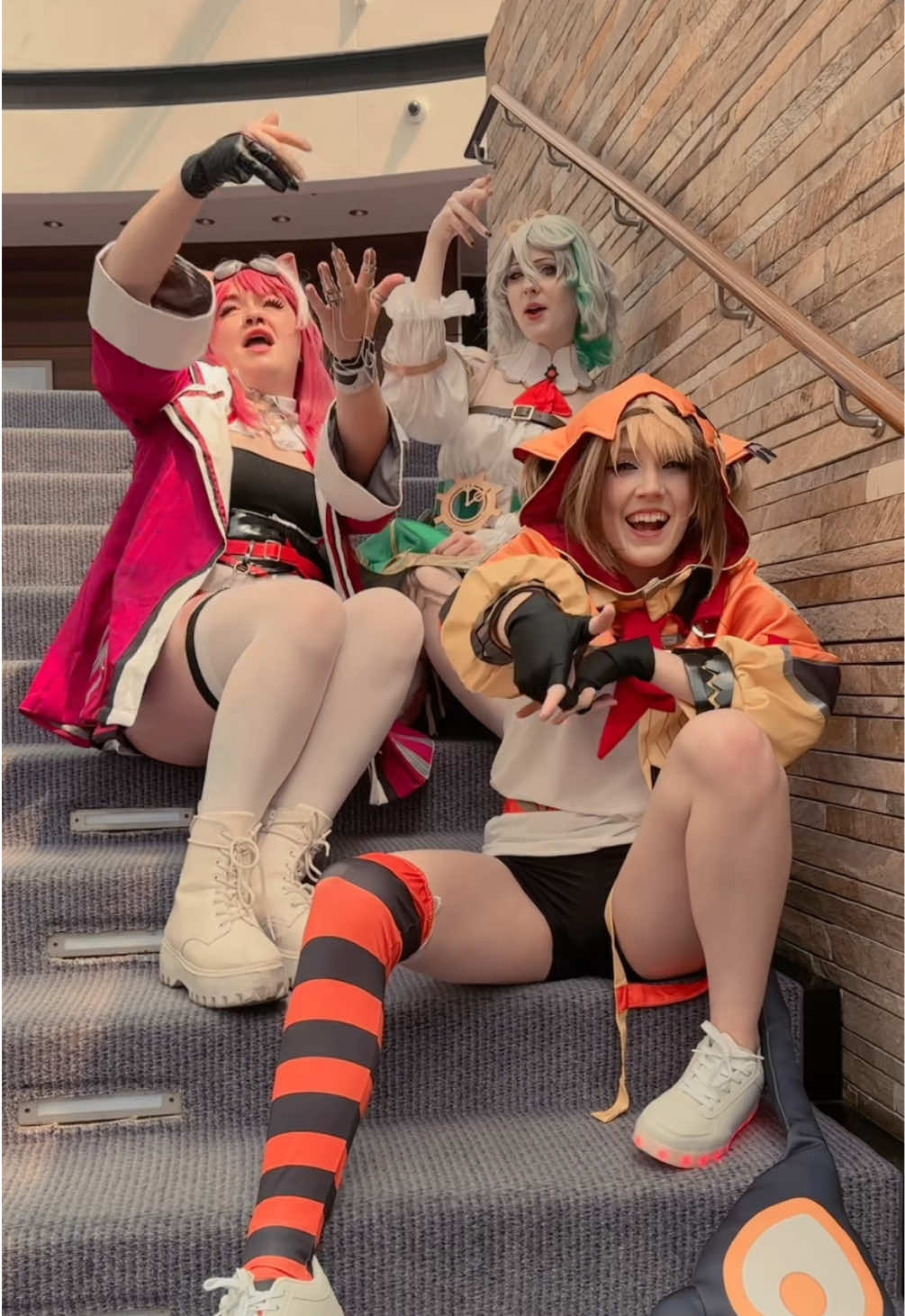 gotta play it cool in front of the huzz 😈 @wolfie ฅ^•ཀ•^ฅ @🇵🇸your future boyfriend🇵🇸 #cosplay #hololivecosplay #cosplaydance #gigimurin #autofister 