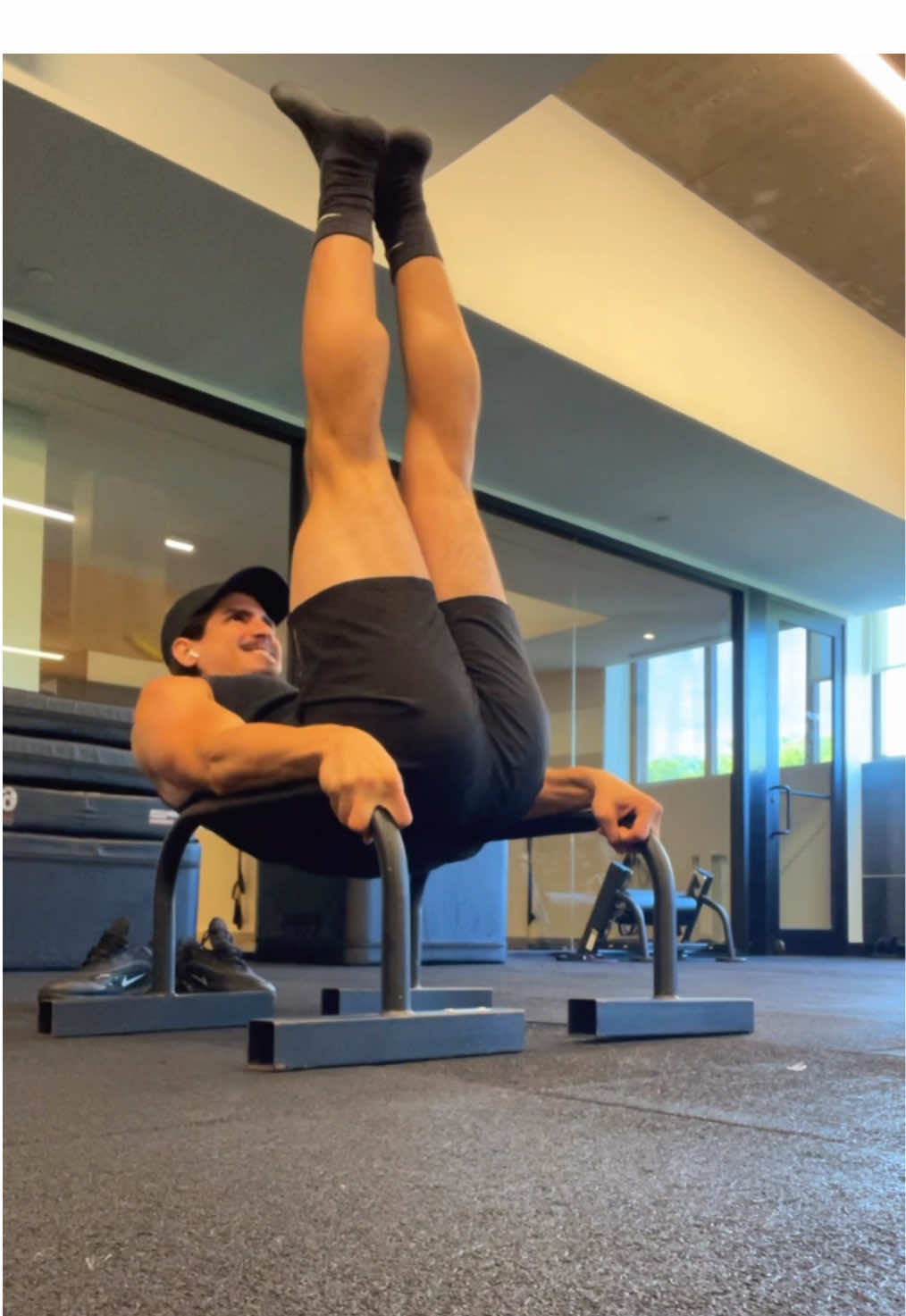 Gotta show off infront of the treadmills so everyone can see how trainers train #nyc #fyp #FitTok #equinox #GymTok 