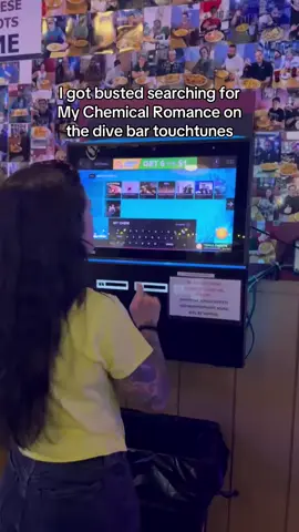 Will throw some ass to MCR #mychemicalromance #touchtunes #altmom #elderemo 