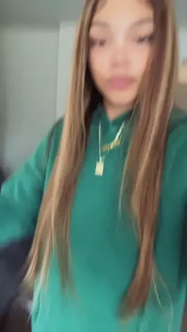 What y’all think 🤭 #fyp #MomsofTikTok #italiajenea  #gluelesswig #wiginstall 