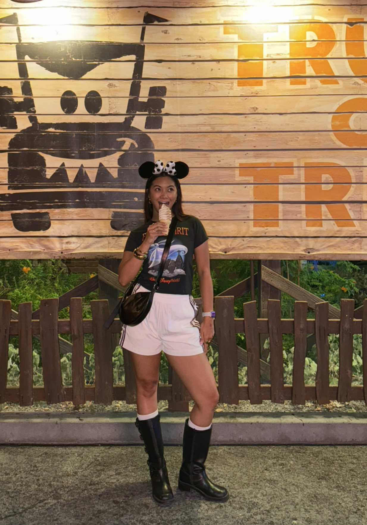 It’s officially Halloween time at Disney!! Miss doing Disney outfit inspo🎃👻🤍 #disneyhalloween #disneyoutfits #disneyhalloweenoutfits #babytee #motoboots #disneylandoutfit #halloweentimeatdisney 
