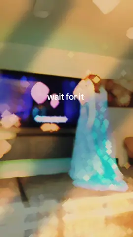 serving main character energy ❄️✨ #frozen #elsa #toddlertok #dressup #letitgo 