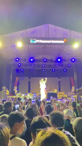 Konser Faris adam di kuala kencana Timika Papua @𝙵𝙰𝚁𝙸𝚂 𝙰𝙳𝙰𝙼 #konser #fyp 