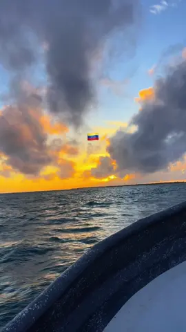 El final no está escrito 🫶🏼  Porque mientras haya quien crea, quien construya, quien ame… el final no está escrito. Y si algún día lo escribimos, que sea con tinta de orgullo, papel de libertad y firma de pueblo.