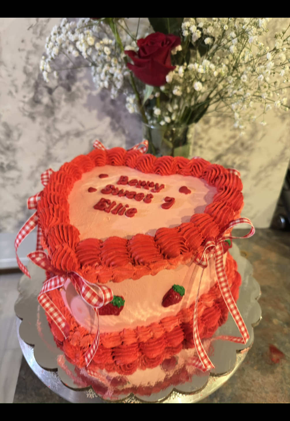 Strawberry cake 🍓🍰 #strawberrycake 