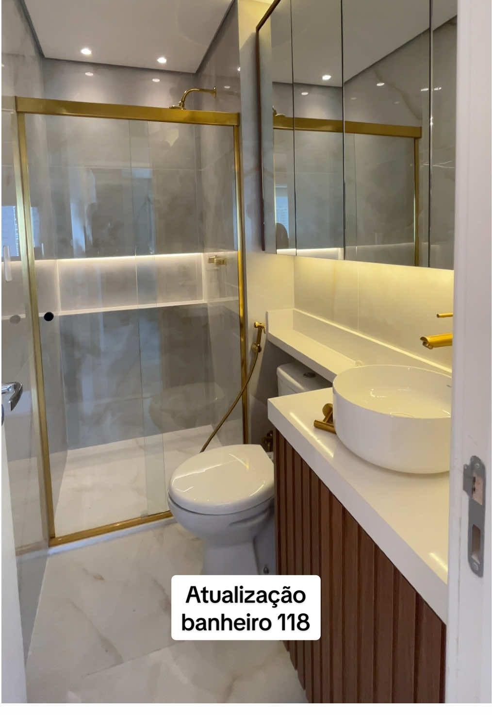 Atualização banheiro apto 118 #banheirodecorado #banheiro #banheiropequeno #reforma #reformaapartamento 