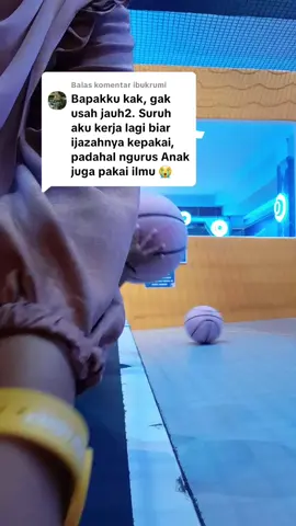 Membalas @ibukrumi sabar ya bun,  “Kadang aku juga mikir… apa mereka kecewa ya? Udah kuliahin aku tinggi-tinggi, tapi akhirnya aku milih jalan ini. Aku ngerti, mungkin mereka cuma pengen yang terbaik buat aku. Mereka takut aku nyesel, takut aku susah.  “Jadi kalau ditanya, ini bentuk kecewa atau bukan… mungkin sebenarnya itu bentuk cinta. Cuma caranya aja yang terasa kayak tuntutan.” tetap semangat ya buat kita para iRT, semoga orangtua kita diberi umur panjang untuk melihat keberhasilan kita nanti , seniga Allah lapangkan hati kitaa yaa 🤍