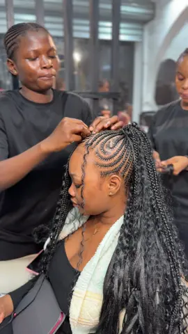 Braids promo dey runnn and this one is for the girlies who love looking good without breaking bank 😮‍💨💅🏽 From now till it’s over (you know we don’t like to repeat ourselves 😌), we’re doing discounted prices on selected braid styles — knotless, stitch, boho… whatever vibe you’re on, we’ve got it ✨ It’s strictly walk-ins only, so don’t wait for a sign — this is it. Pull up with your friend, your cousin, your fave person or just yourself and come get snatched 🤭 This is your reminder to stop scrolling and come get braided where the grip is tight, the parts are crisp, and the vibe is always givingggg 💇🏽‍♀️🖤 #nigeriantiktok🇳🇬🇳🇬 #braids #ghanatiktok🇬🇭 #fyp #braidstyles 