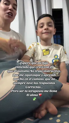 Espero que mi hijo  entienda que crecí con él,  que el autismo No traía instructivo,  Que me equivoqué y aprendí  mucho en el camino, que no  siempre tuve las respuestas  Correctas…  Pero ser tu terapeuta me llena  El alma ❤️‍🩹  🧩 #autismo #autism #trend #hijos #terapias  