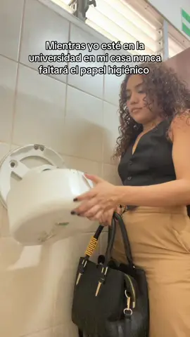 Si lo regresé okey, solo fue para el video además no me alcanzaba en el bolso #ratas #uni #universidad #latinos #derecho #estudian #estudiantes #university #ladrones🤣 #papelhigienico #humor #contenido #humortiktok 