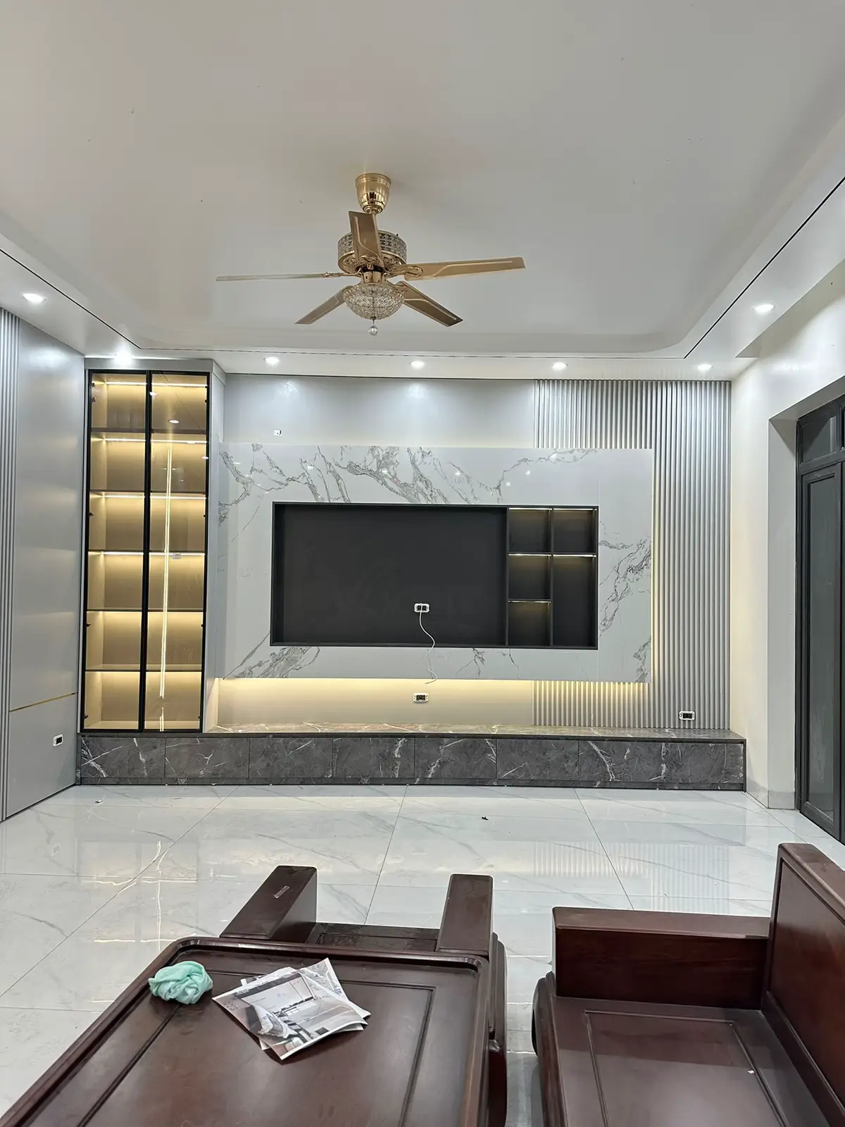 Mời mọi người tham khảo mẫu vách tivi hiện đại 2025 ạ #xuhuong #phongkhachdep 