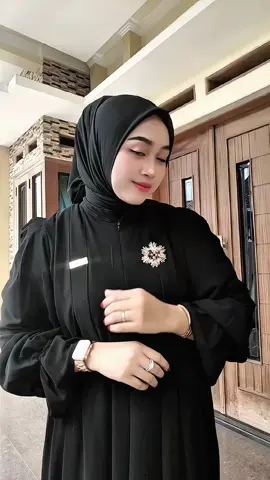 hitam bukan selalu kelam.. justru warna hitam membawa perubahan 😍🥰 #fyp  #gamis  #gamiskekinian  #fypage  #trend 