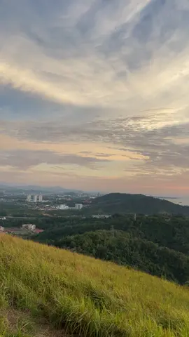 Lari sejenak mencari tenang di dalam alam yang luas terbentang🤍🕊#bukitbotak#sunset