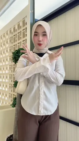 hy ivoryy🌝✨🤎 #ivory #atasanwanita #OOTD #kranjangkuning #cantik 