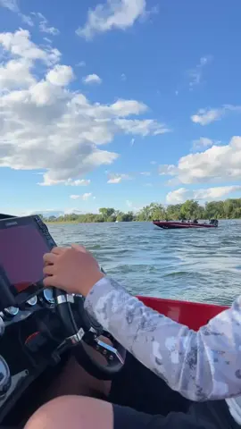 Bullet w/ 250r VS. BassCat w/ 250 SHO Closer than i thought it was going to be, but the bullet puled away from the kitty. #BulletBoats #BassCatBoats #BassCat #Yamaha #Mercury 