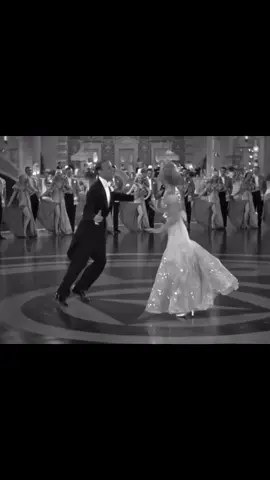 Fred Astaire and Ginger Rogers dancing to “The Piccolino” 🤍 . 🎥: TOP HAT (1935) . . #fredastaire #gingerrogers #oldhollywood #classichollywood #glamour 