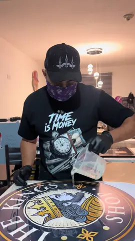 Te voy a enseñar aplicar la resina epoxica apúntale y déjanos like y sigue al patrocinador de este video @Apocalipsis Caps  #brillaneónmty #CuadrosEnResina #brillaneonmty #paratiiiiiiiiiiiiiiiiiiiiiiiiiiiiiii 