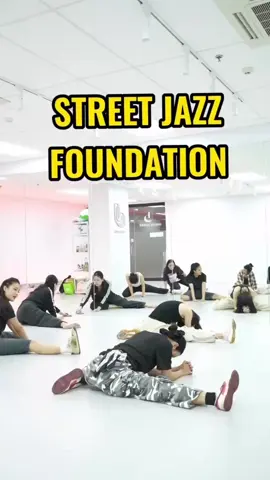 Every Saturday  18:30-19:30 Street Jazz foundation with Kru VVa #dance #foudation #basicdance #streetjazzdance 