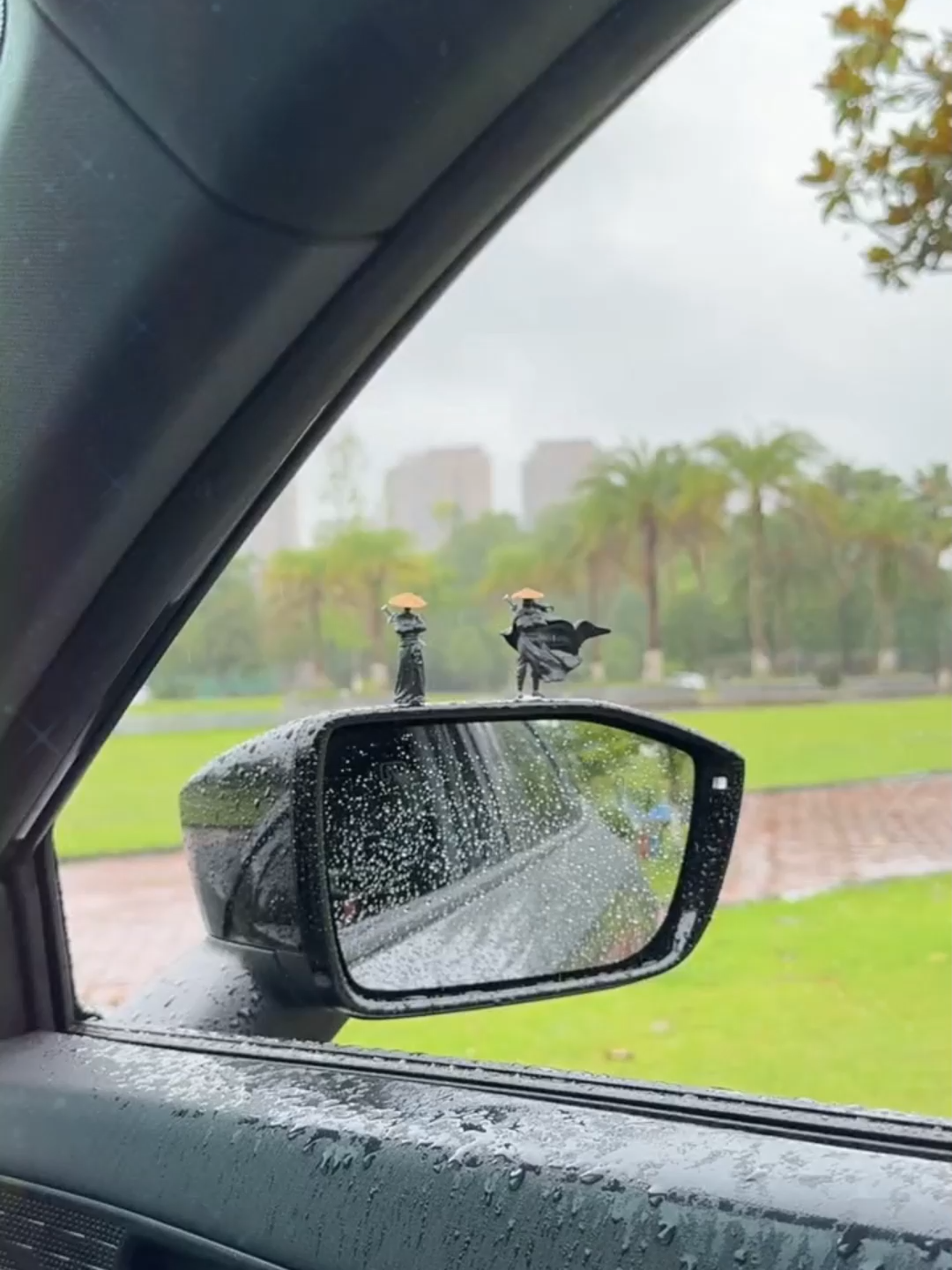 Dùng trang trí tăng thêm hơi thở cá nhân cho bàn làm việc ô tô. Có thể tạo ra cảm giác độc đáo. Mua ngay đi. ​#foryou #promotion #decoration 8.24-7-3-0