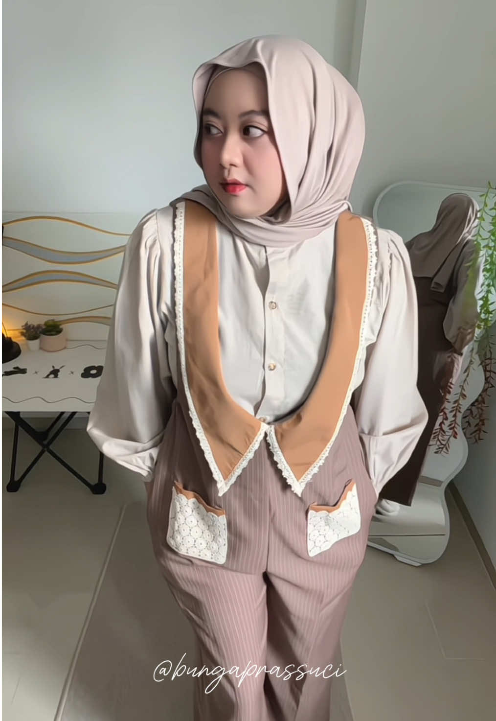 Setelan jumpsuit dari @cdcmodels.official emang super lucu & gemes ✨💖  #OOTD #outfit #outfitideas #kreatorfashion #outfitcheck 