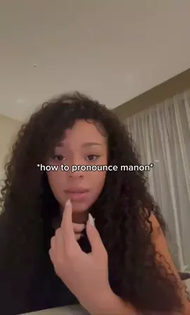 Now you can say her name with confidence because you learned it from the queens themselves! 👑⚓️ I love how they both said it almost exactly the same way... that's actually crazy!🤯🤭 I also wasn't sure how to pronounce her name at first, so I think it's completely normal... even Manon said that it isn't a very common name (for most people)...❤️‍🩹 #manon #sophialaforteza #katseye #eyekons #frenchname  @meret manon @sophia laforteza @KATSEYE   