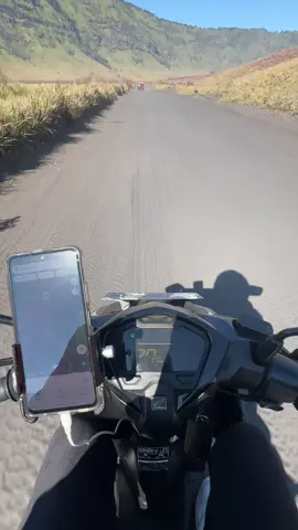 Susah banget ternyata kalo pasirnya udah kering😂😭#fyp #vario125new #variogen2 #touring #bromo 