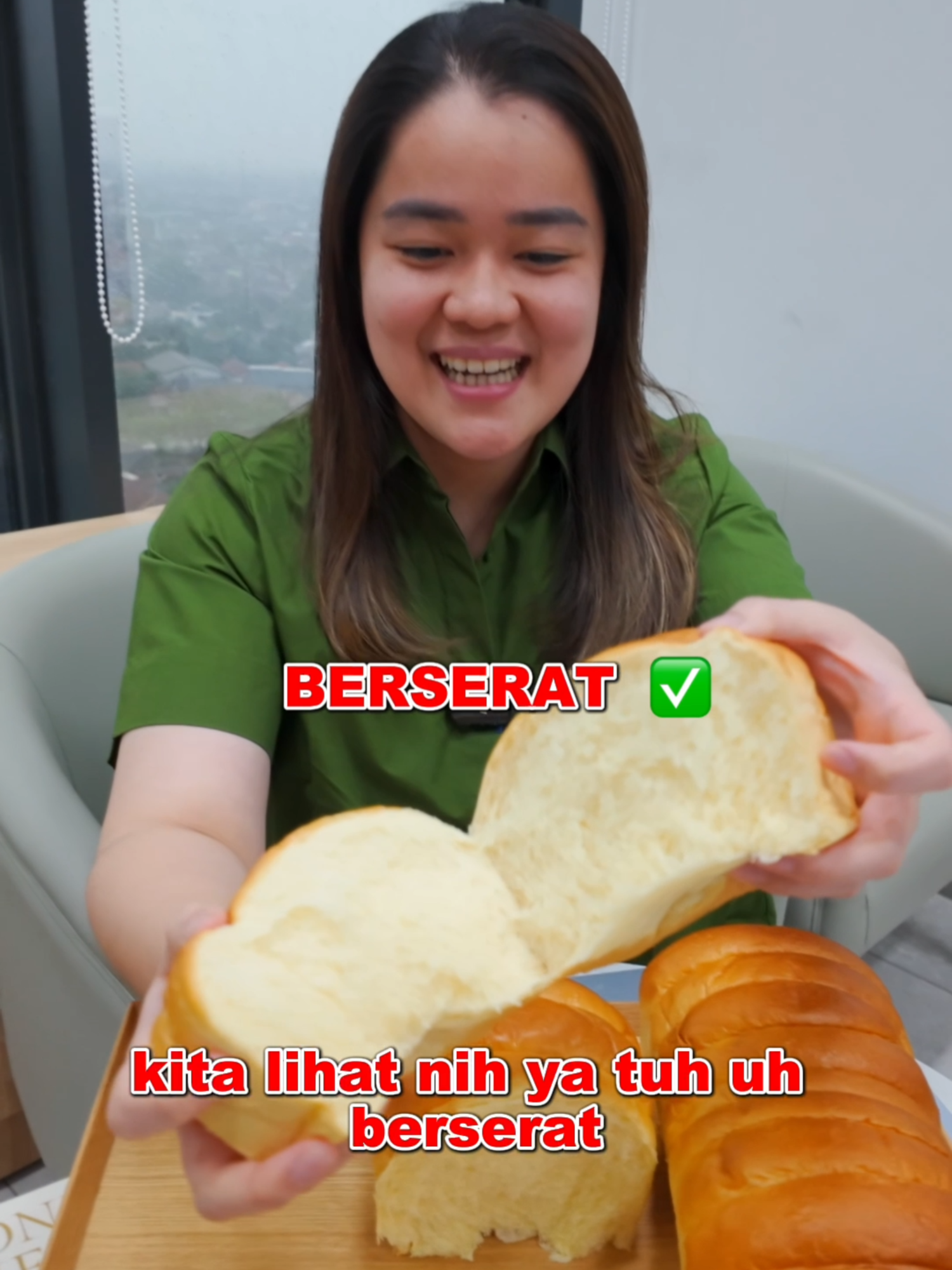 ❗EXCLUSIVE HANDS ON GROUP CLASS + BAKING DEMO❗ ROTI SISIR MASIH BANTET, KERAS, & GAK NGEMBANG? Tenang… kamu gak sendiri!  Sekarang waktunya upgrade skill kamu di: HandsOn Group Bareng Chef Clara Jesslyn : 📅 Sabtu, 30 Agustus 2025 📍Rossy Studio, Gading Serpong ⏲ 09.30 s/d Selesai Kali ini kita akan fokus bikin ANEKA ROTI SISIR yang : ✔ Empuk,lembut, dan gemoy ✔ Rasa cocok dengan lidah orang Indonesia ✔ Roti premium tapi affordable cocok untuk ide menu start bakery dari rumah ✔ Baking demo filling isian roti sisir ✔ Roti lembut tanpa pelembut dan pengawet ✔ Rasa isian roti homemade recipe Komen 